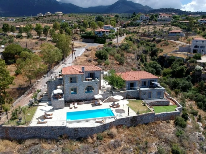 2 Bedrooms Villa