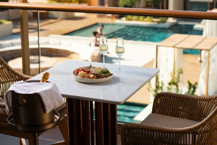 Suite with pool view