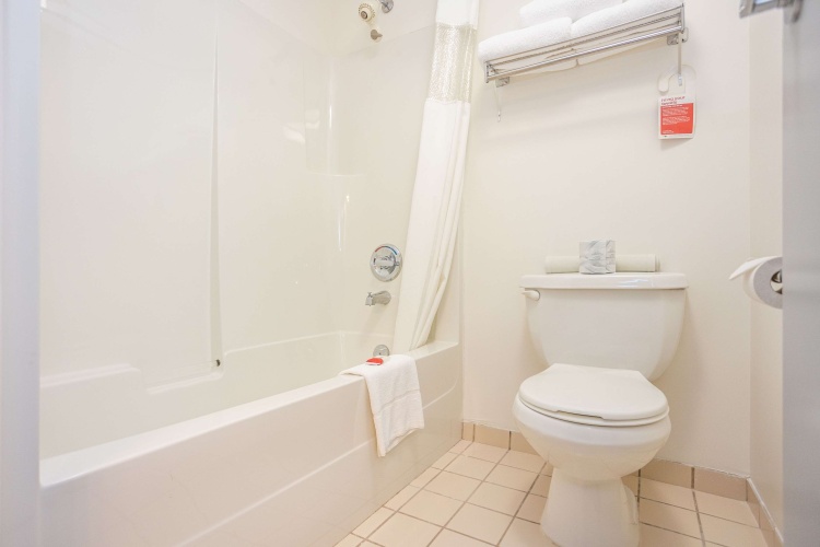 Ramada by Wyndham Surrey/Langley photo 9