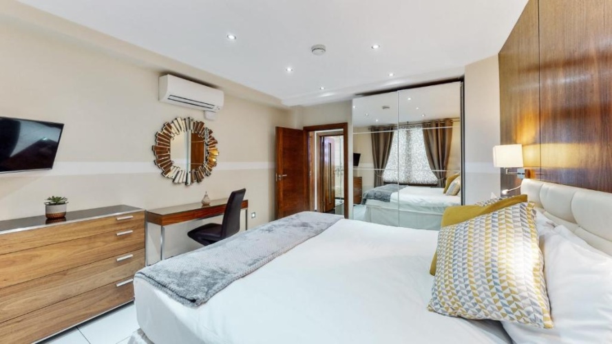 Deluxe Apartment