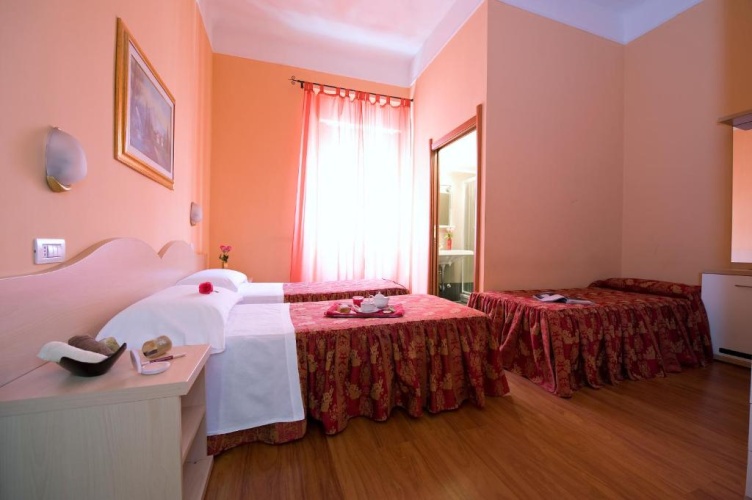 Standard Triple room