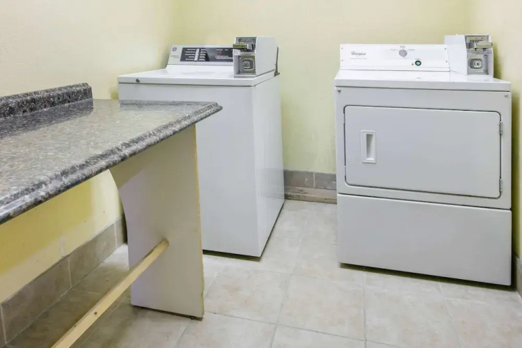 Days Inn And Suites Pryor