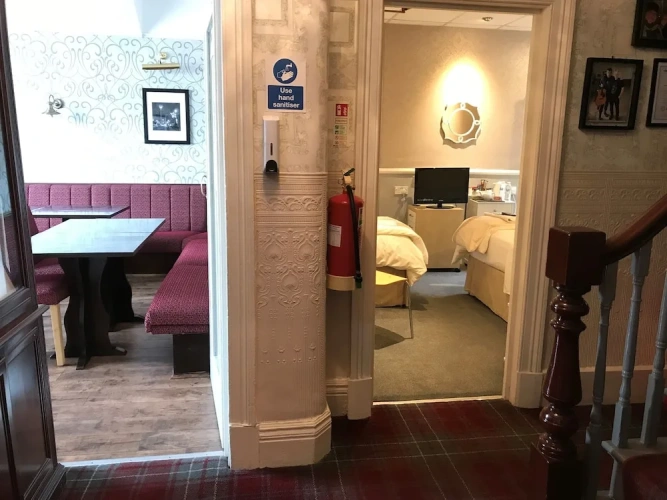 Standard Twin Basement room