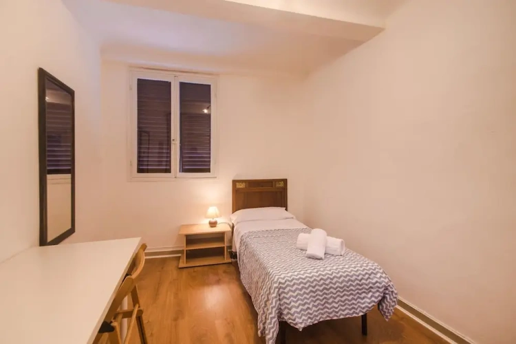 4 Bedrooms Apartment