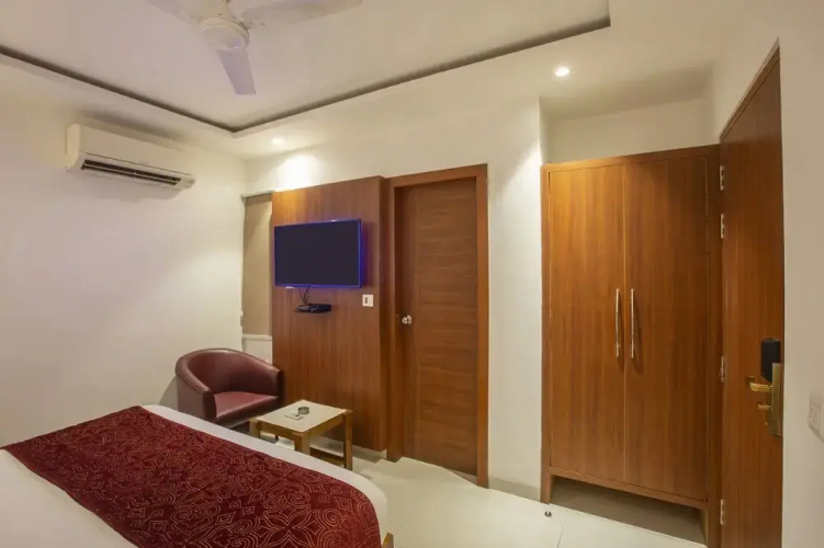 Fabhotel Skye Suites