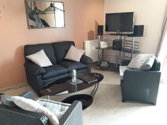 2 Bedrooms Apartment