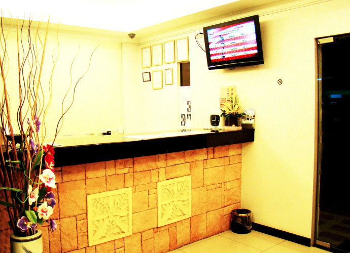 Adel Hotel