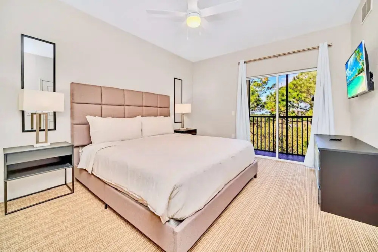 Modern 2BR Condo- Pool Hot Tub Close to Disney