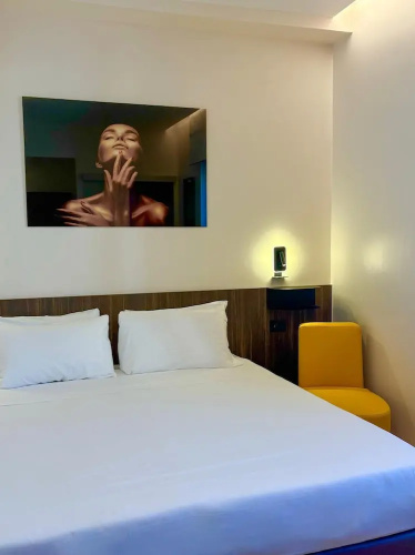 Revolution Hotel