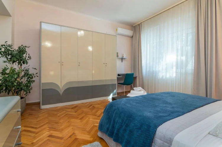 3 Bedrooms Apartment