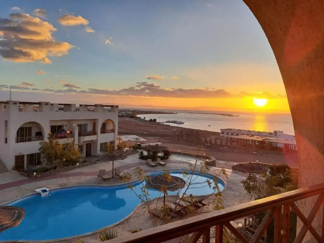 Half Moon - Sunny Dahab resort