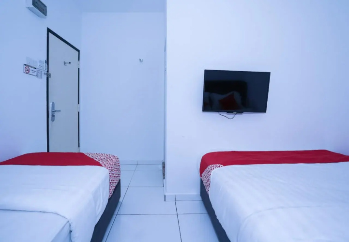 Comma Hotel