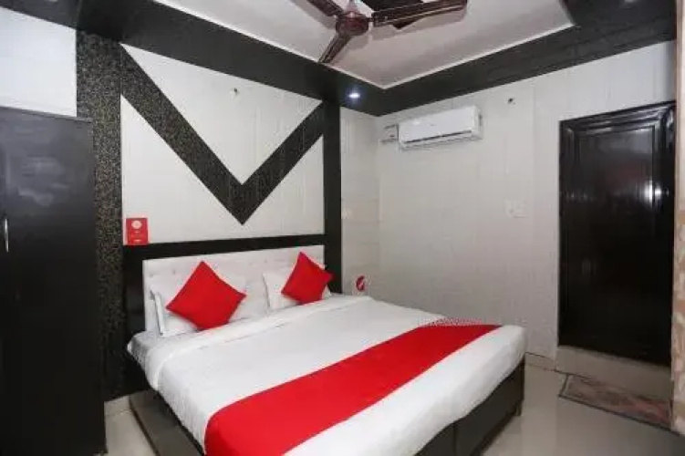 Om Mukunda By WB Inn