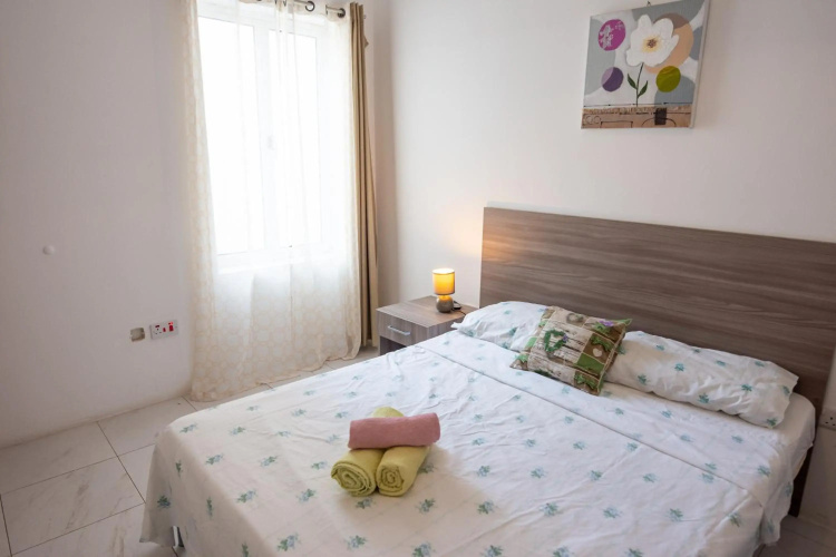 Seafront apartment between Valletta and Sliema