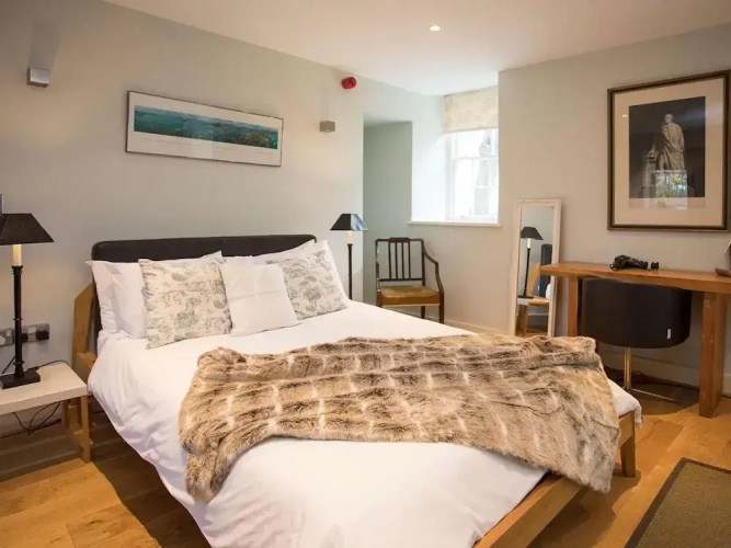 Clynnog House