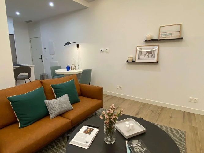 w Warm Modern 1BR Apartment in Chueca