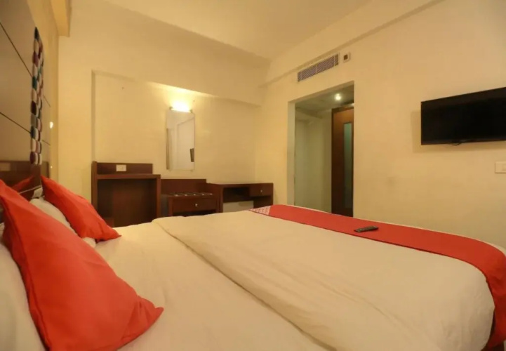 Hotel Vels Grand Inn