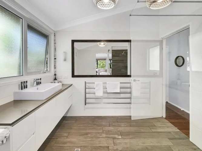 Riverside 3-bed Townhouse With Spacious Deck & BBQ