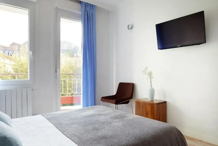 3 Bedrooms Apartment