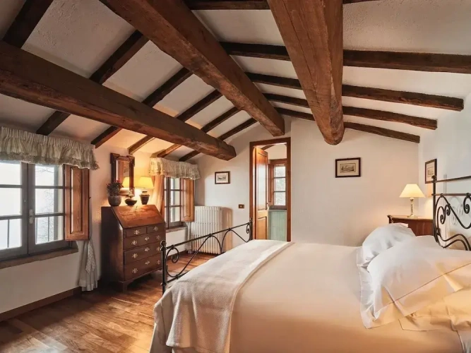 4 Bedrooms Cottage