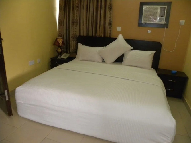 Grandy Suites Hotel