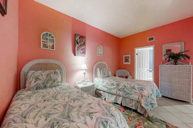 Dog-friendly Condo Steps to Beach wth Pool, AC & Elevator