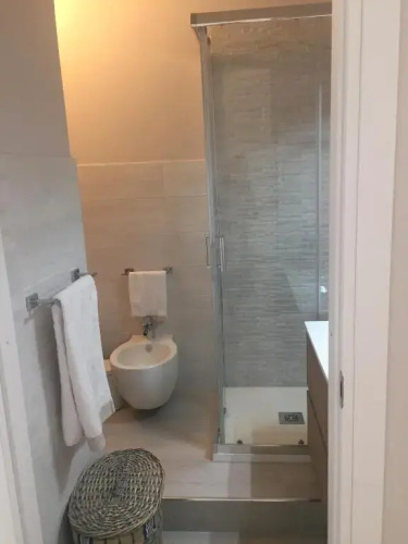 2 camere 50 passi dal mare