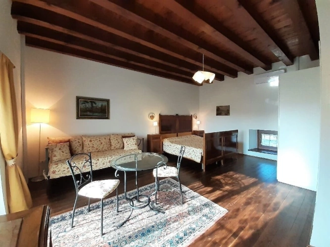 Deluxe Suite with courtyard view