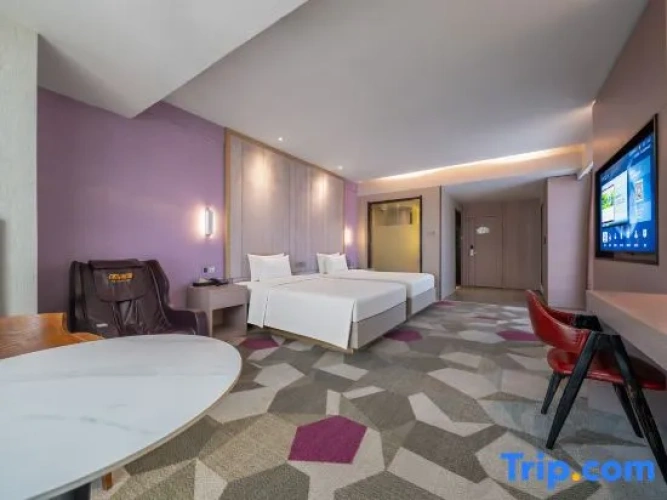 Standard Twin room with view
