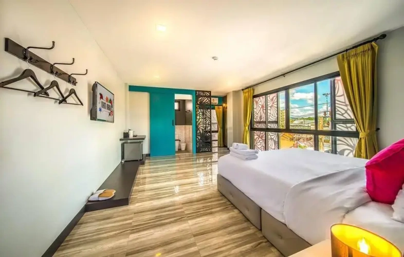 Deluxe Double room with street view