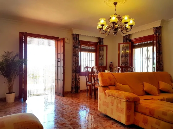 4 Bedrooms Villa