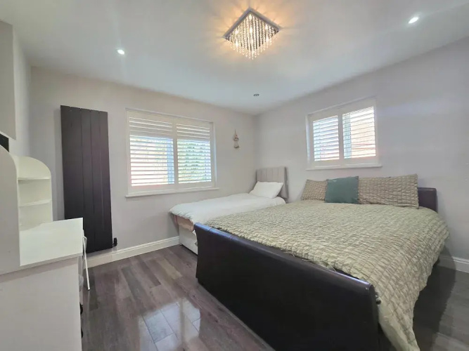 House - Sleeps 16, Parking, Pets Allowed & Jacuzzi