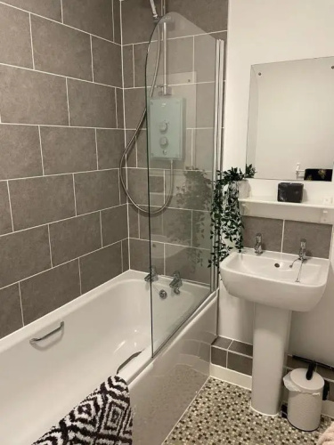 2 Bed-sleeps 7-free Parking-balcony