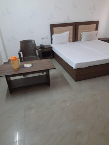 Goroomgo Ambikalia Palace Agra