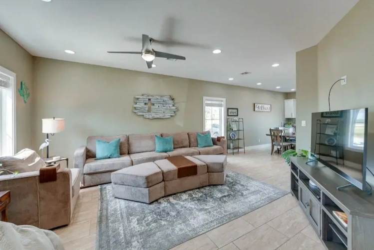 3 Bedrooms Apartment
