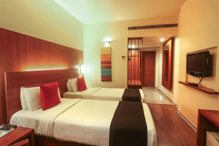 OYO Premium Deccan Apte Road