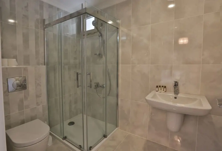 3 Bedrooms Apartment