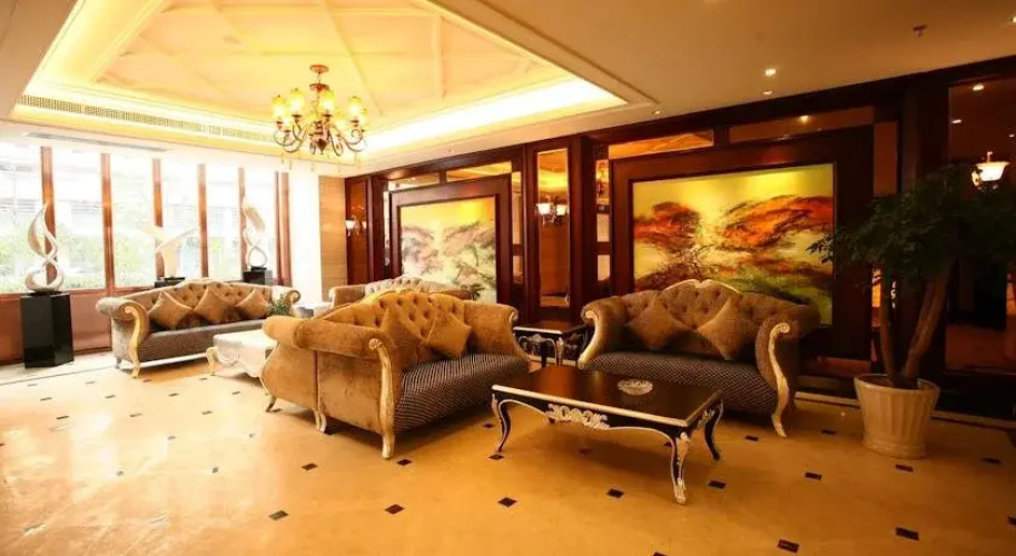 Ray Gine Hotel