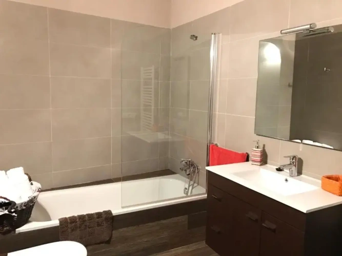 4 Bedrooms Apartment