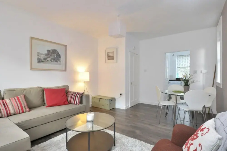 367 Richmond Place Apartment