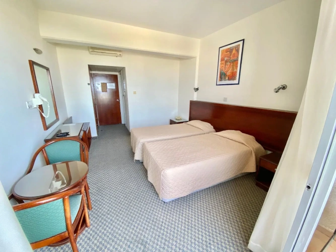 Standard Twin room with city view
