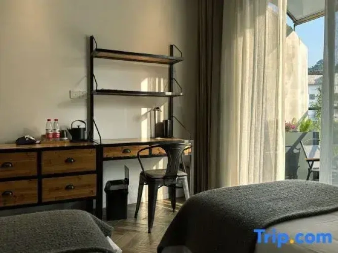 Standard Twin room with balcony