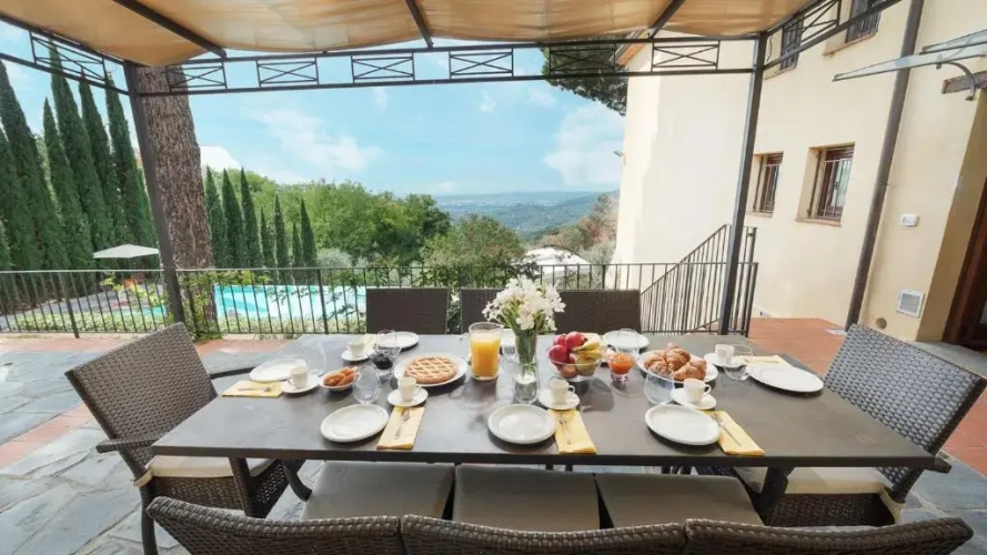 4 Bedrooms Villa