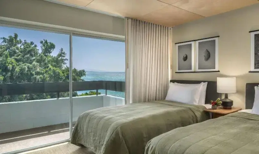 Twin room with partial ocean view