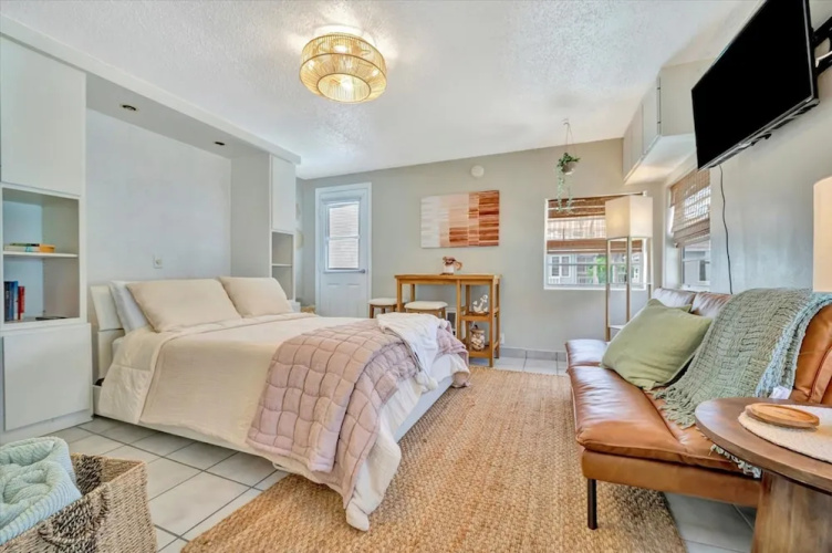 Corner Balcony Suite Across From Beach htd Pool