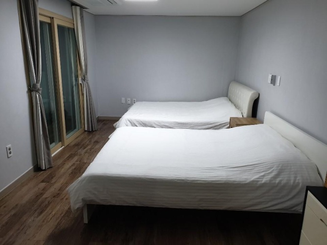 Deluxe Quadruple room with city view