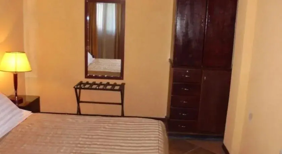 The Lions Den Hotel