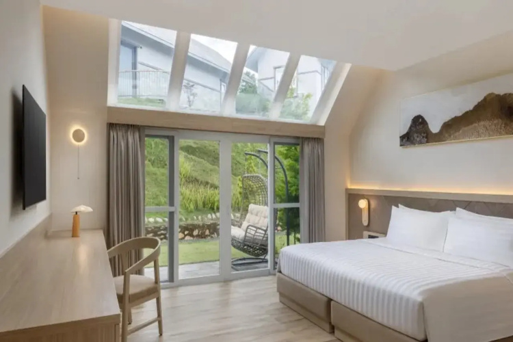 Himalayan Hideaway Resort Pokhara, The Centara Collection
