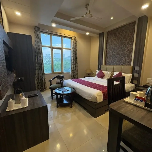 Deluxe Double room with city view