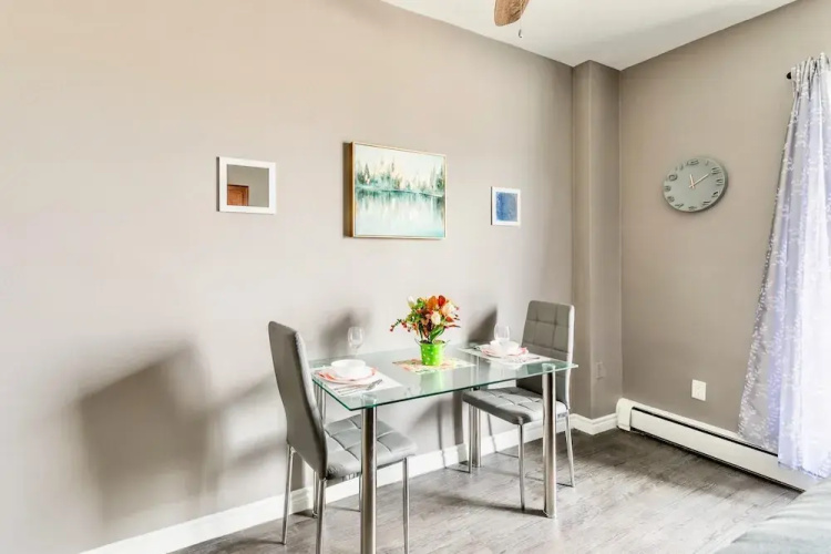 1BR - King Bed Apt With Netflix - Prime Location